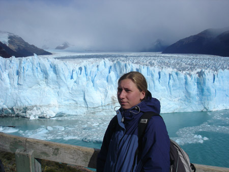 Muriel devant les pics de glace...grrrrrrrr